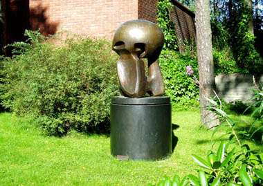 Henry Moore: Atom Piece, työskentelymalli Ydinvoima-teosta varten, 1964. Et voi käyttää kuvaa kaupallisiin tarkoituksiin. © Kuva: Helsingin taidemuseo Henry Moore: Atom Piece, työskentelymalli Ydinvoima-teosta varten, 1964. Et voi käyttää kuvaa kaupallisiin tarkoituksiin. © Kuva: Helsingin taidemuseo