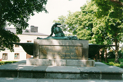 Picture of service point: Ehrensvärdin hauta / Ehrensvärd's grave