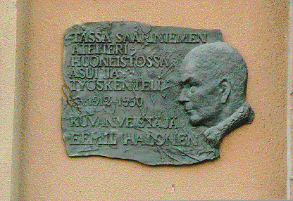 Sanna Koivisto: Emil Halosen ateljeen muistoreliefi, 1995. Et voi käyttää kuvaa kaupallisiin tarkoituksiin. © Kuva: Helsingin taidemuseo