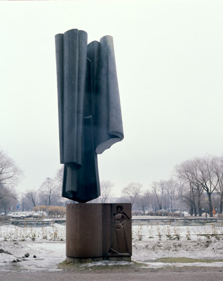 Raimo Utriainen: The Curtain (Memorial to actress Ida Aalberg), 1972. You may not use this photo for commercial purposes. © Photo: Helsinki Art Museum