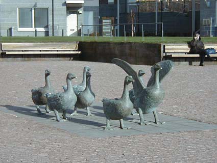Pirkko Nukari:  Flock of geese, 2000. You may not use this photo for commercial purposes. © Photo: Helsinki Art Museum