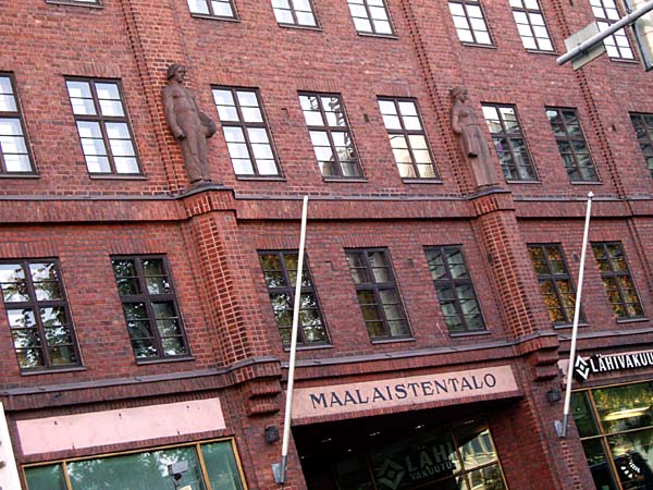 Kuva toimipisteestä: Maalaisten talon julkisivuveistokset