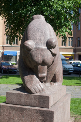 Jussi Mäntynen: Mesikämmen muurahaispesällä, 1931. Et voi käyttää kuvaa kaupallisiin tarkoituksiin. © Kuva: Helsingin taidemuseo / Maija Toivanen Jussi Mäntynen: Mesikämmen muurahaispesällä, 1931. Et voi käyttää kuvaa kaupallisiin tarkoituksiin. © Kuva: Helsingin taidemuseo / Maija Toivanen