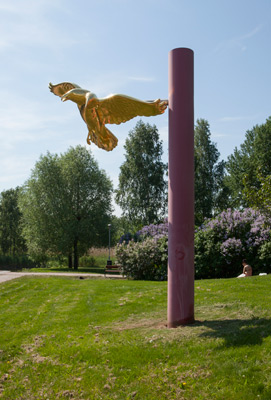 Pekka Jylhä: Olen itä olen länsi / I am east I am west, 1999. You may not use this photo for commercial purposes. © Photo: Helsinki Art Museum / Hanna Kukorelli Pekka Jylhä: Olen itä olen länsi / I am east I am west, 1999. You may not use this photo for commercial purposes. © Photo: Helsinki Art Museum / Hanna Kukorelli