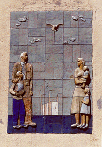 Michael Schilkin: Perhe-reliefi, 1955. Et voi käyttää kuvaa kaupallisiin tarkoituksiin. © Kuva: Helsingin taidemuseo Michael Schilkin: Perhe-reliefi, 1955. Et voi käyttää kuvaa kaupallisiin tarkoituksiin. © Kuva: Helsingin taidemuseo