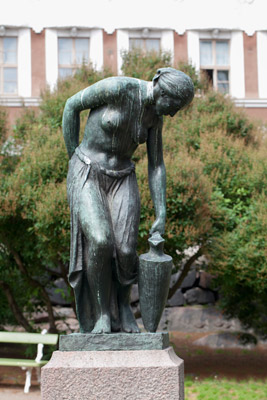 Viktor Malmberg: Vattenbärerskan, 1923. Du får inte använda foto i kommersiellt syfte. © Foto: Helsingfors konstmuseum / Maija Toivanen Viktor Malmberg: Vattenbärerskan, 1923. Du får inte använda foto i kommersiellt syfte. © Foto: Helsingfors konstmuseum / Maija Toivanen