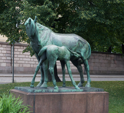 Emil Cedercreutz: Äidinrakkaus, 1928. Et voi käyttää kuvaa kaupallisiin tarkoituksiin. © Kuva: Helsingin taidemuseo / Maija Toivanen Emil Cedercreutz: Äidinrakkaus, 1928. Et voi käyttää kuvaa kaupallisiin tarkoituksiin. © Kuva: Helsingin taidemuseo / Maija Toivanen