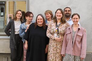 Helsingin kaupungin stadiluotsit yhteiskuvassa. Vasemmalta oikealle Lotta Jäättelä, Kirsti Kallansalo, Elina Pentikäinen, Marjaana Jaranne, Gritten Naams, Gurmann Saini ja Laura Päiväpuro. Kuva: Jarkko Laaksonen