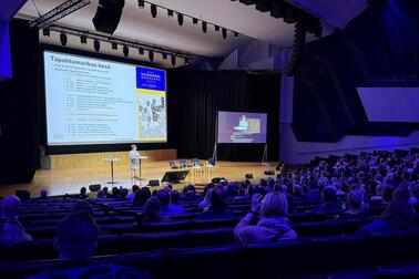 Kuva Helsingin matkailuseminaarista 7.5.2025 Finlandia-talosta.
